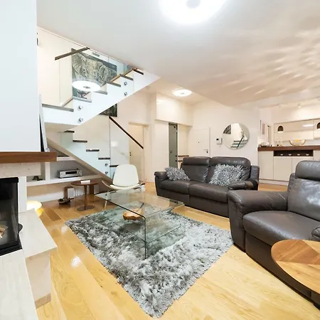Garden Terrace Apartment *